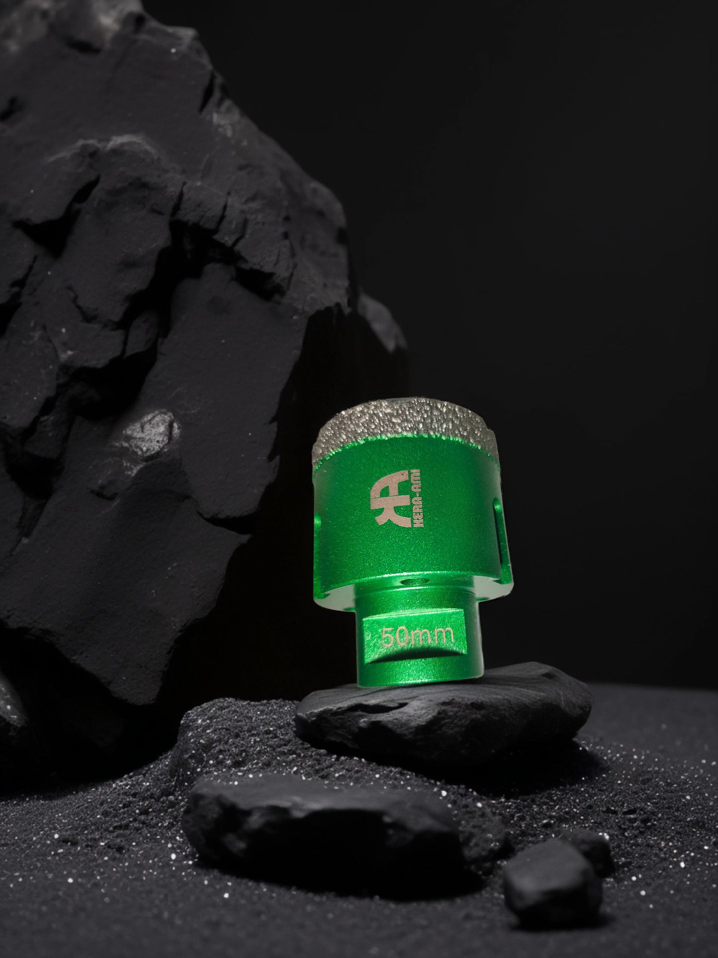 Diamantna krona 50 mm – zmogljiv sveder za natančno vrtanje v beton, keramiko in kamen. Idealna za profesionalno in domačo uporabo.