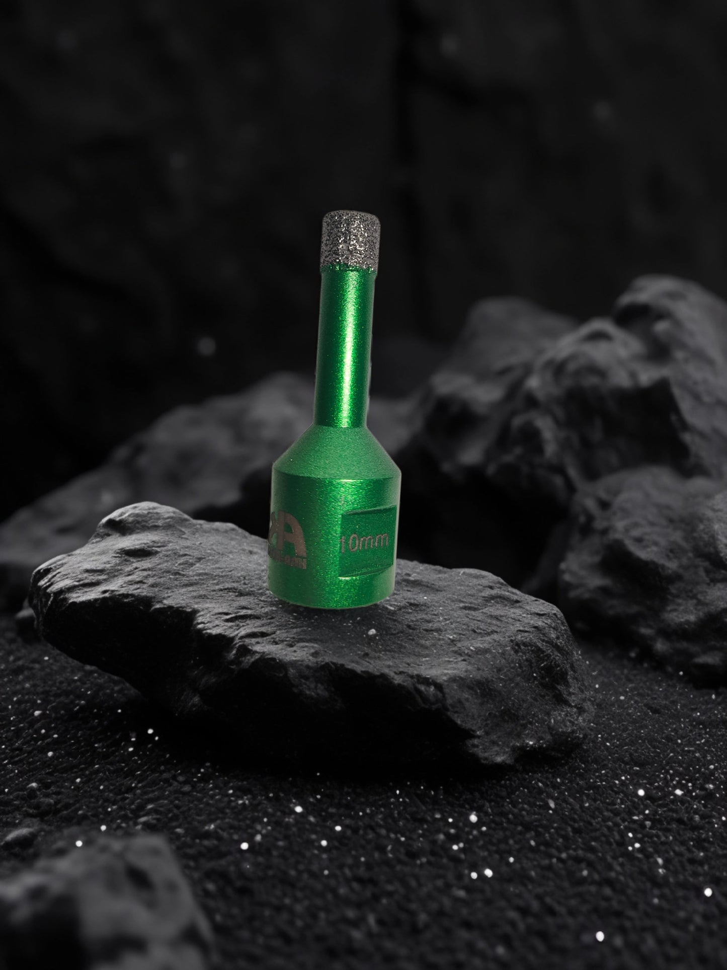 Diamantna krona 10 mm – zmogljiv sveder za natančno vrtanje v beton, keramiko in kamen. Idealna za profesionalno in domačo uporabo.
