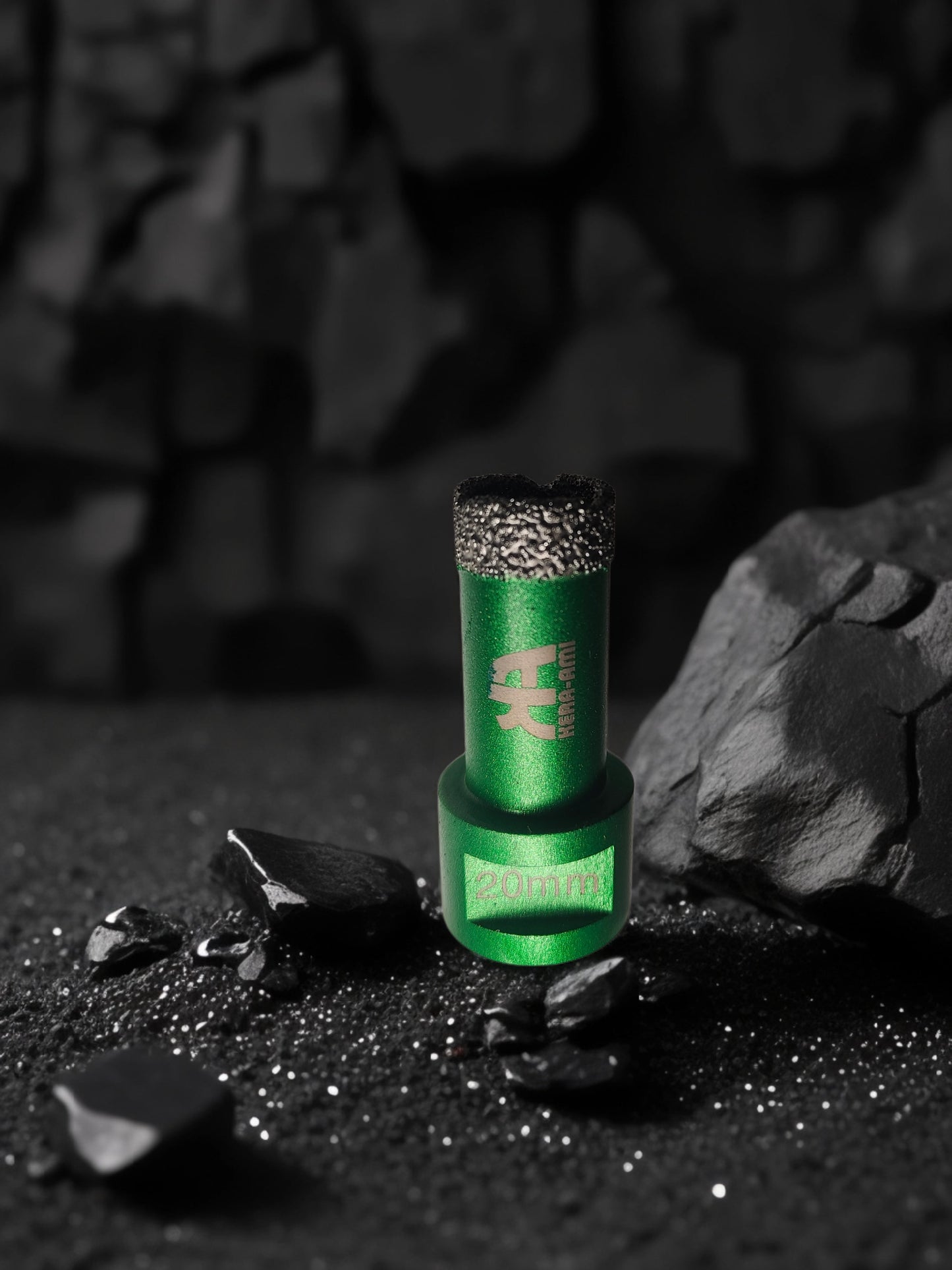 Diamantna krona 20 mm – zmogljiv sveder za natančno vrtanje v beton, keramiko in kamen. Idealna za profesionalno in domačo uporabo.