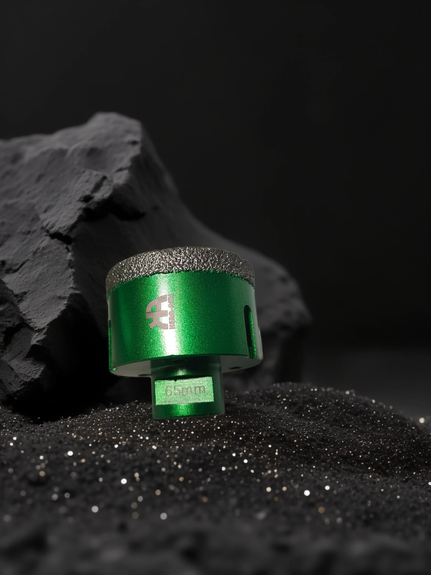 Diamantna krona 65 mm – zmogljiv sveder za natančno vrtanje v beton, keramiko in kamen. Idealna za profesionalno in domačo uporabo.